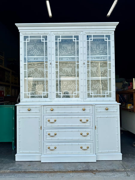 Duncan Phyfe Traditional Style China Cabinet Available For Custom Lacquer! - Hibiscus House
